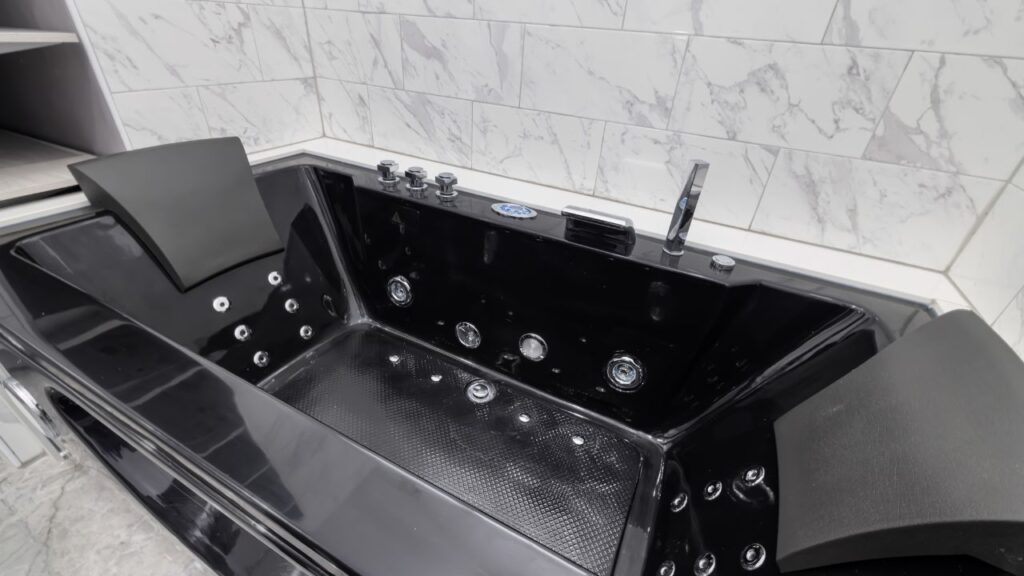 Luxury Jacuzzi Bathtub Manufacturer in Vadodara